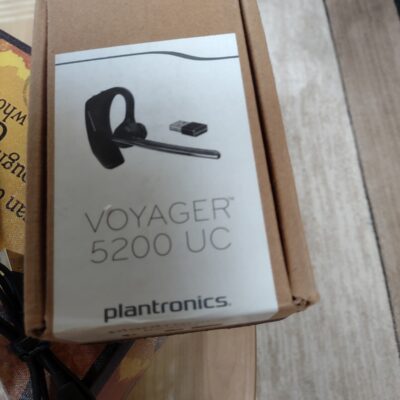 Verizon At$t Plantronics Voyager 5200-UC Bluetooth Headset Bundle