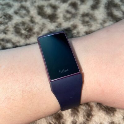 Fitbit Charge 4, Rosewood + Charger