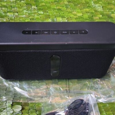 VR3 Megasound Bass Booster Bluetooth Speaker & 8000mAh Portable Power Bank
