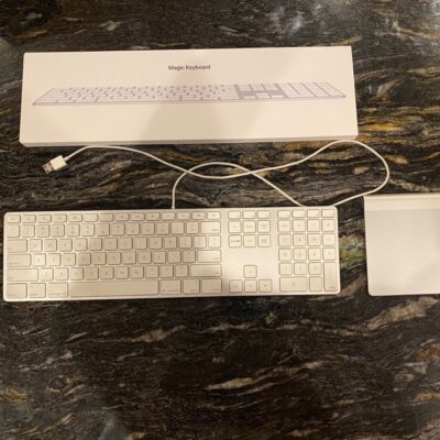 Apple magic Keyboard and wireless trackpad