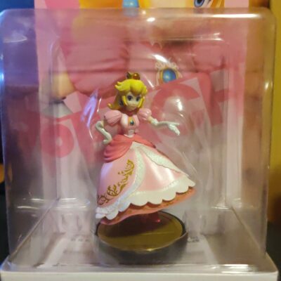 Peach Amiibo (Japanese), Super Smash Bros collectible, New in Box