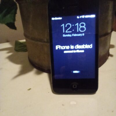 Apple iPhone 5 32GB in Black for Unlocked