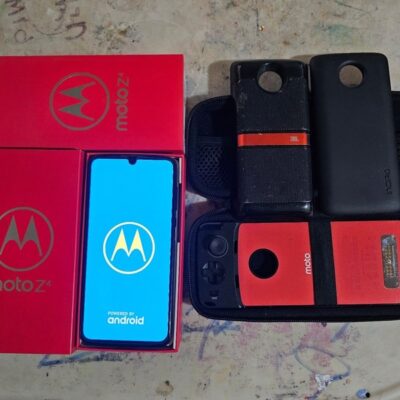 Motorola Moto Z4 Play 128 gigabytes Flash Gray Unlocked (Verizon) and moto mods!