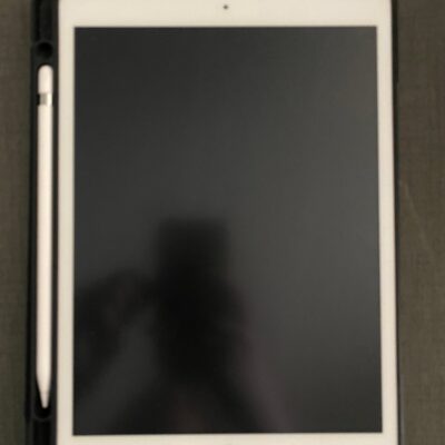 Apple iPad 7th Generation 128 Gb in silver