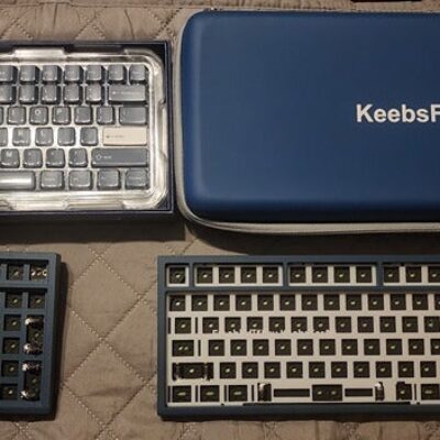 Freebird TKL Mechanical Keyboard + Numpad Pro + KFA White on Navy Keycap set