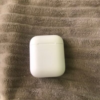 Apple earpods charging case