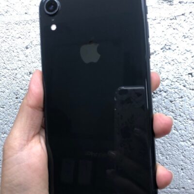 Apple iPhone XR 64 GB in Black locked to Cricket