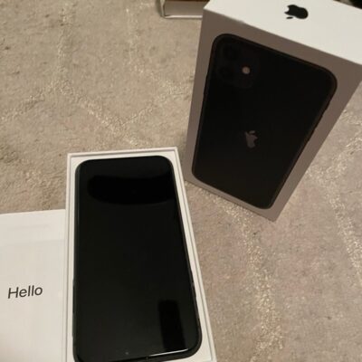 Apple iPhone 11 64 GB in Black Unlocked